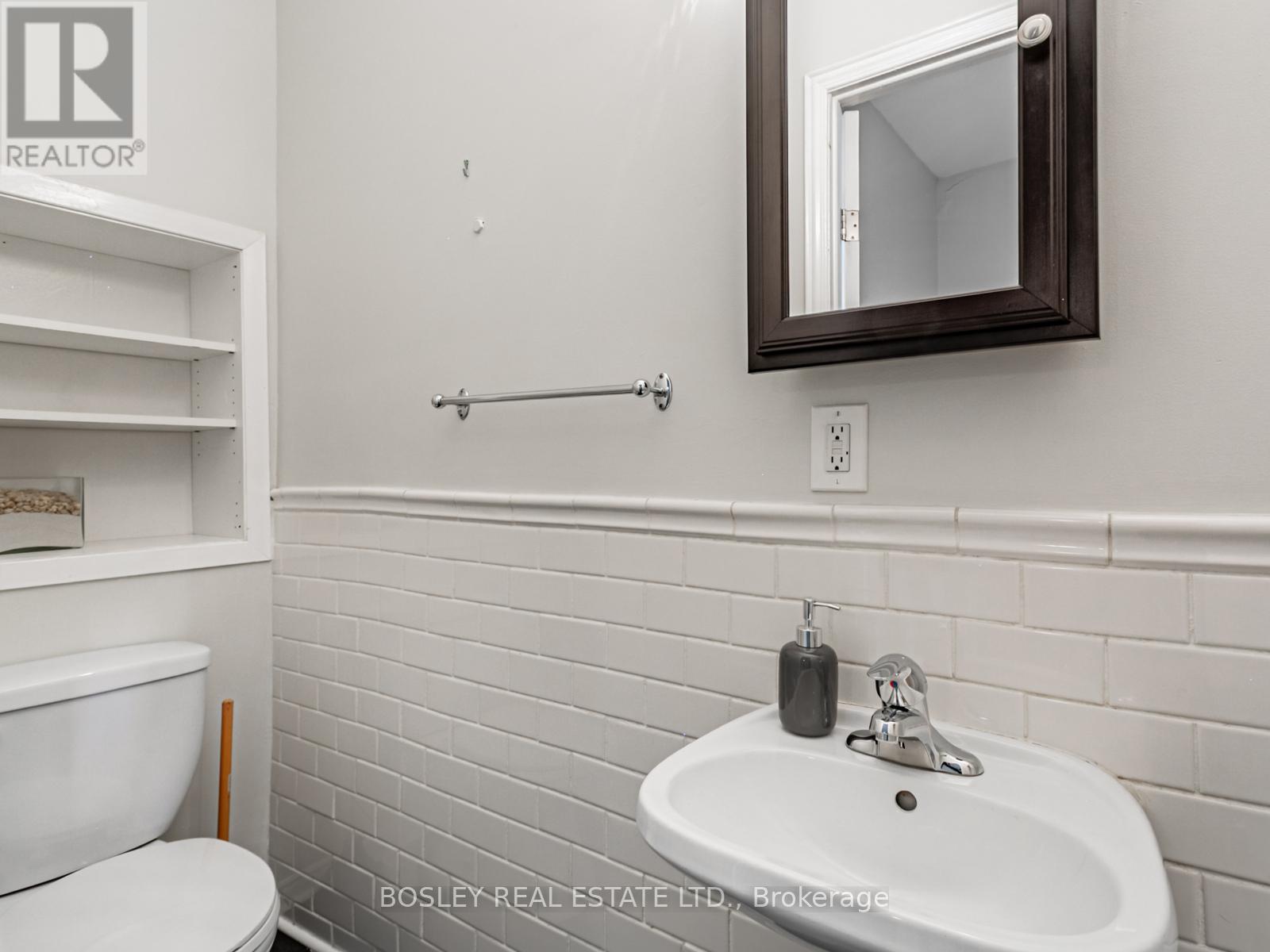 Photo 22 of 3 543 Queen Street W, Toronto ON