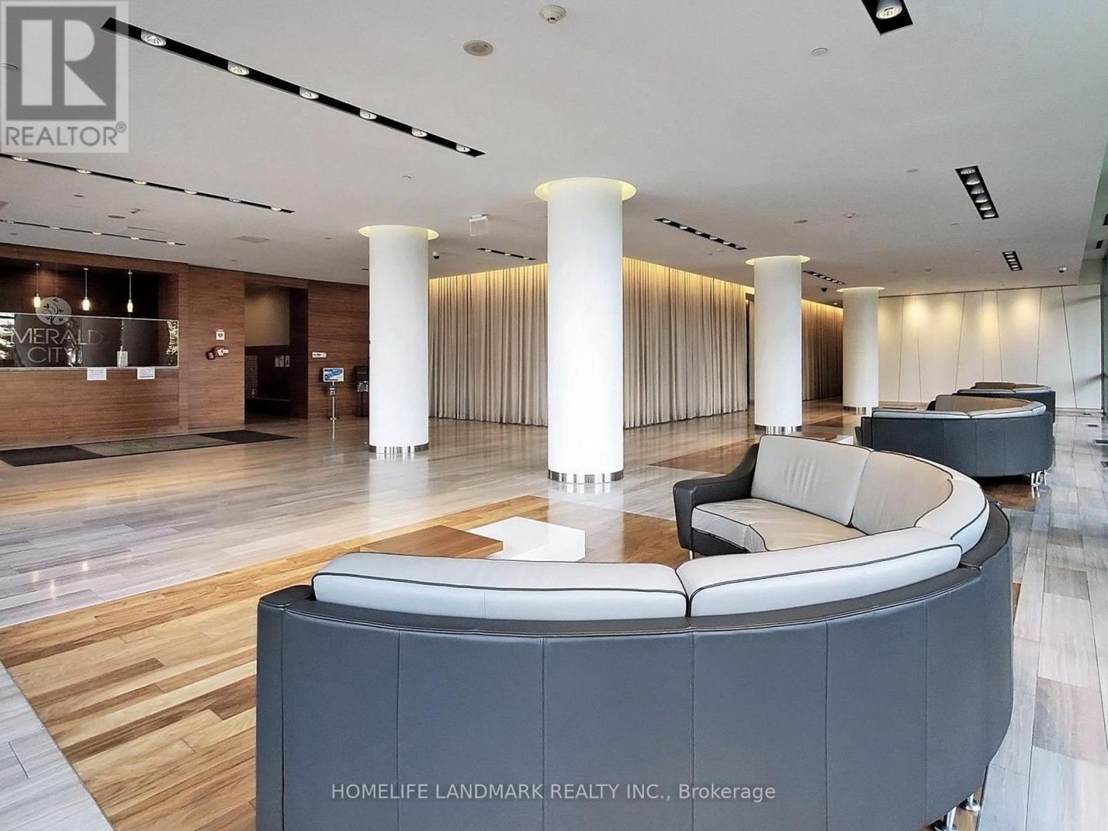 Photo 4 of 1204 66 Forest Manor Road, Toronto ON