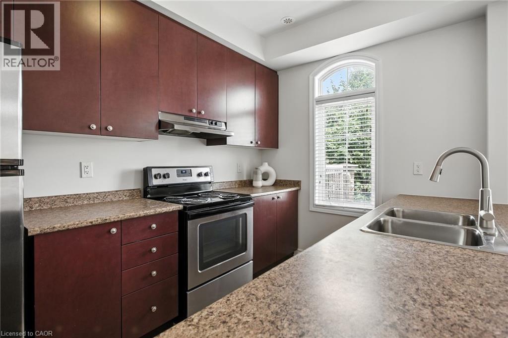 Photo 16 of 2570 Grand Oak Trail, Oakville ON