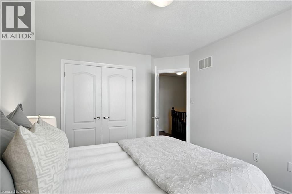 Photo 11 of 2570 Grand Oak Trail, Oakville ON
