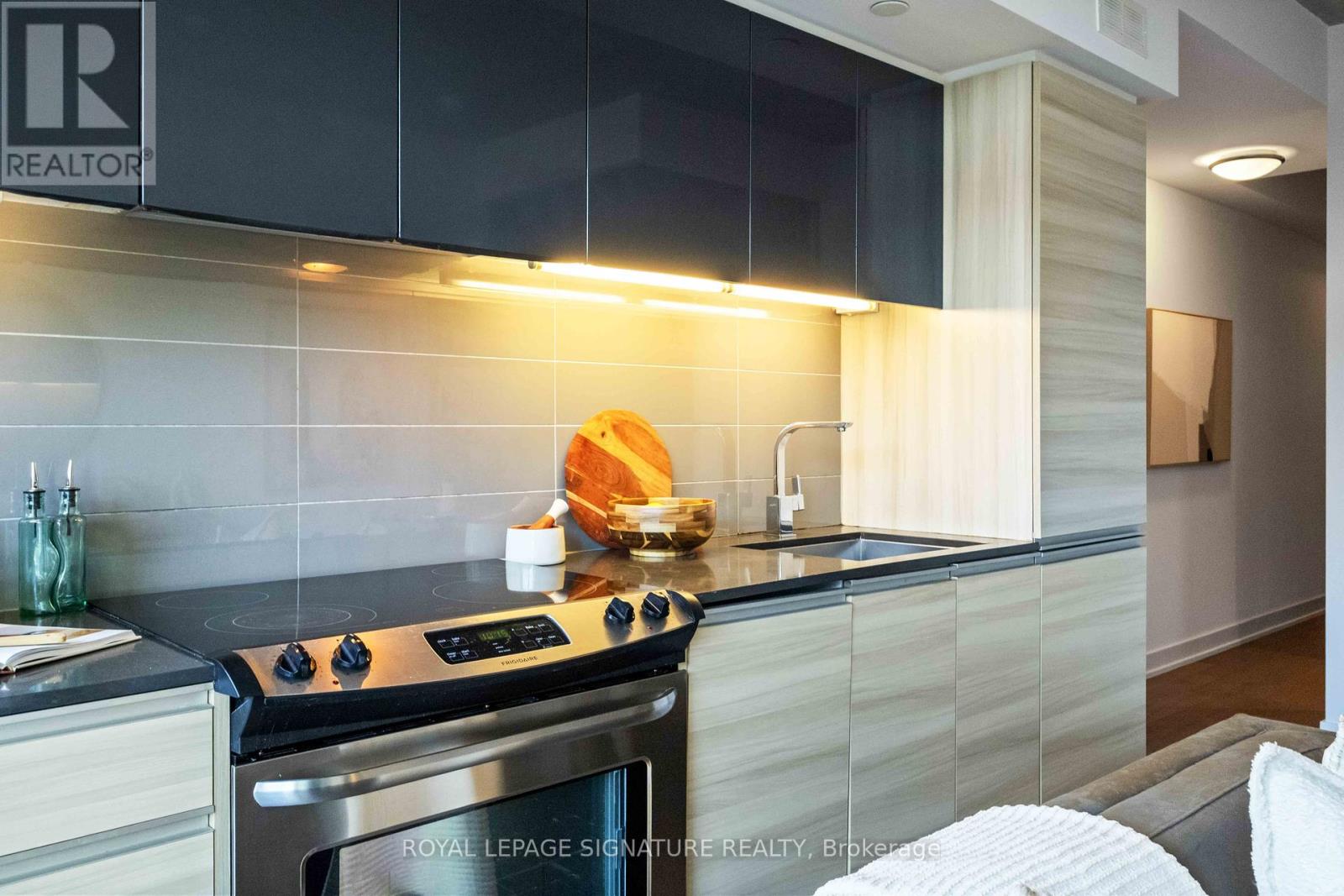 Photo 14 of 406 1190 Dundas Street E, Toronto ON