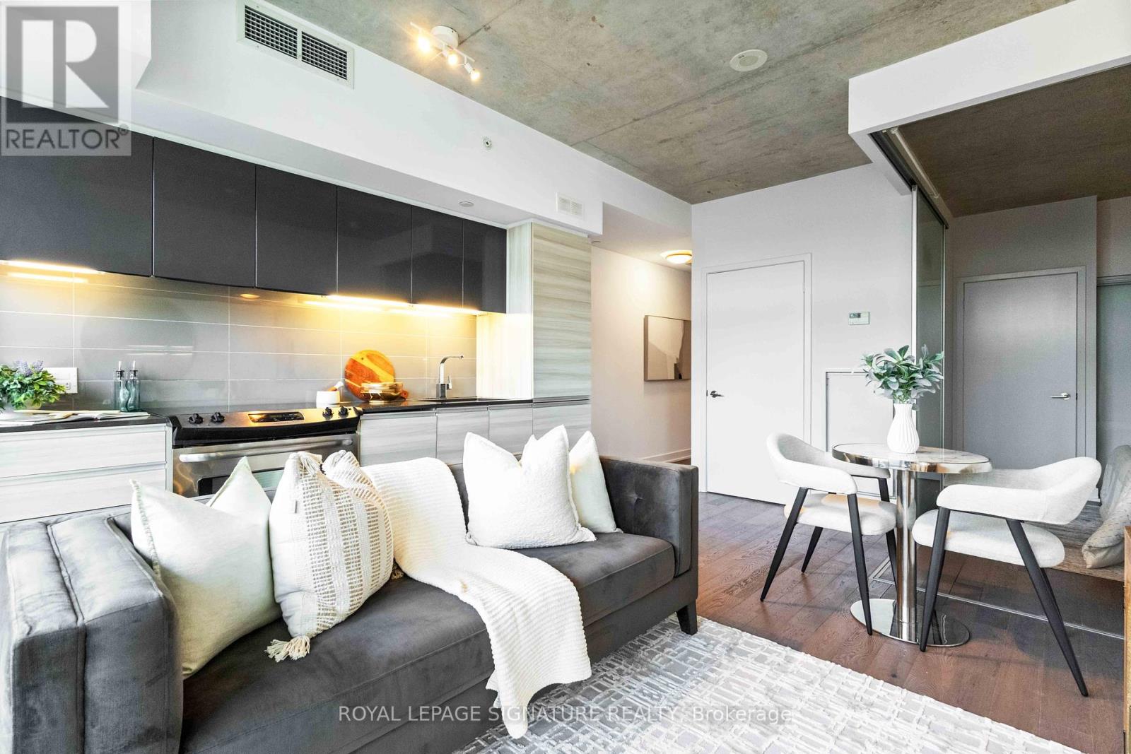 Photo 4 of 406 1190 Dundas Street E, Toronto ON