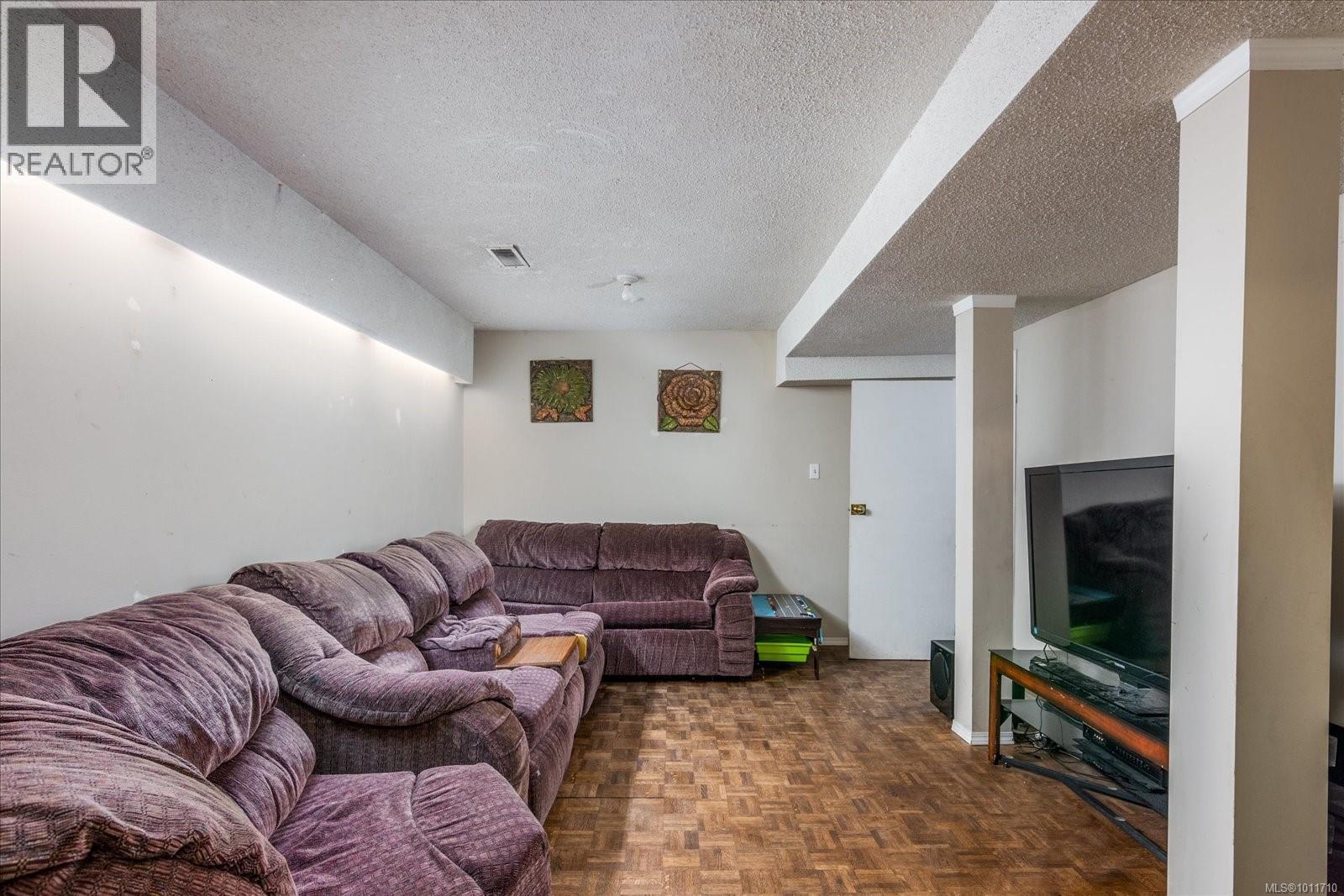 Photo 27 of 770 Chelsea St, Nanaimo BC