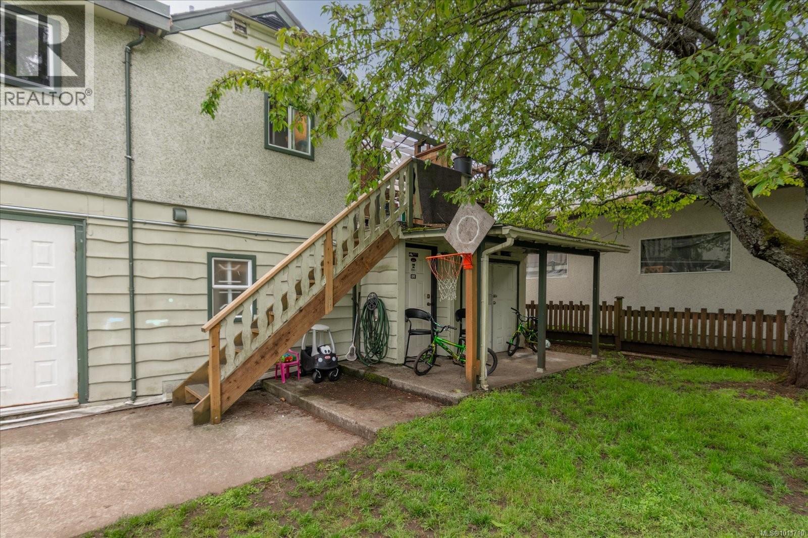 Photo 2 of 770 Chelsea St, Nanaimo BC