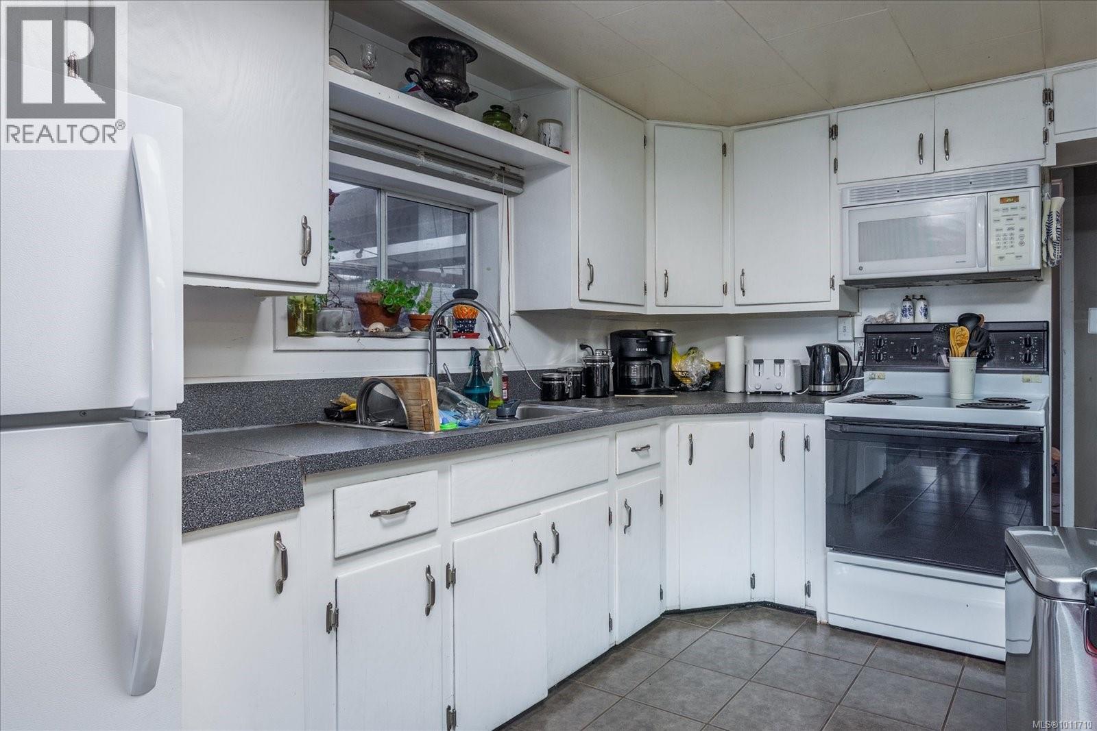 Photo 12 of 770 Chelsea St, Nanaimo BC