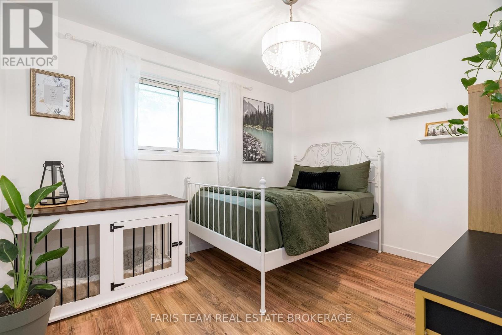 Photo 13 of 4 B Oak Street, Barrie ON