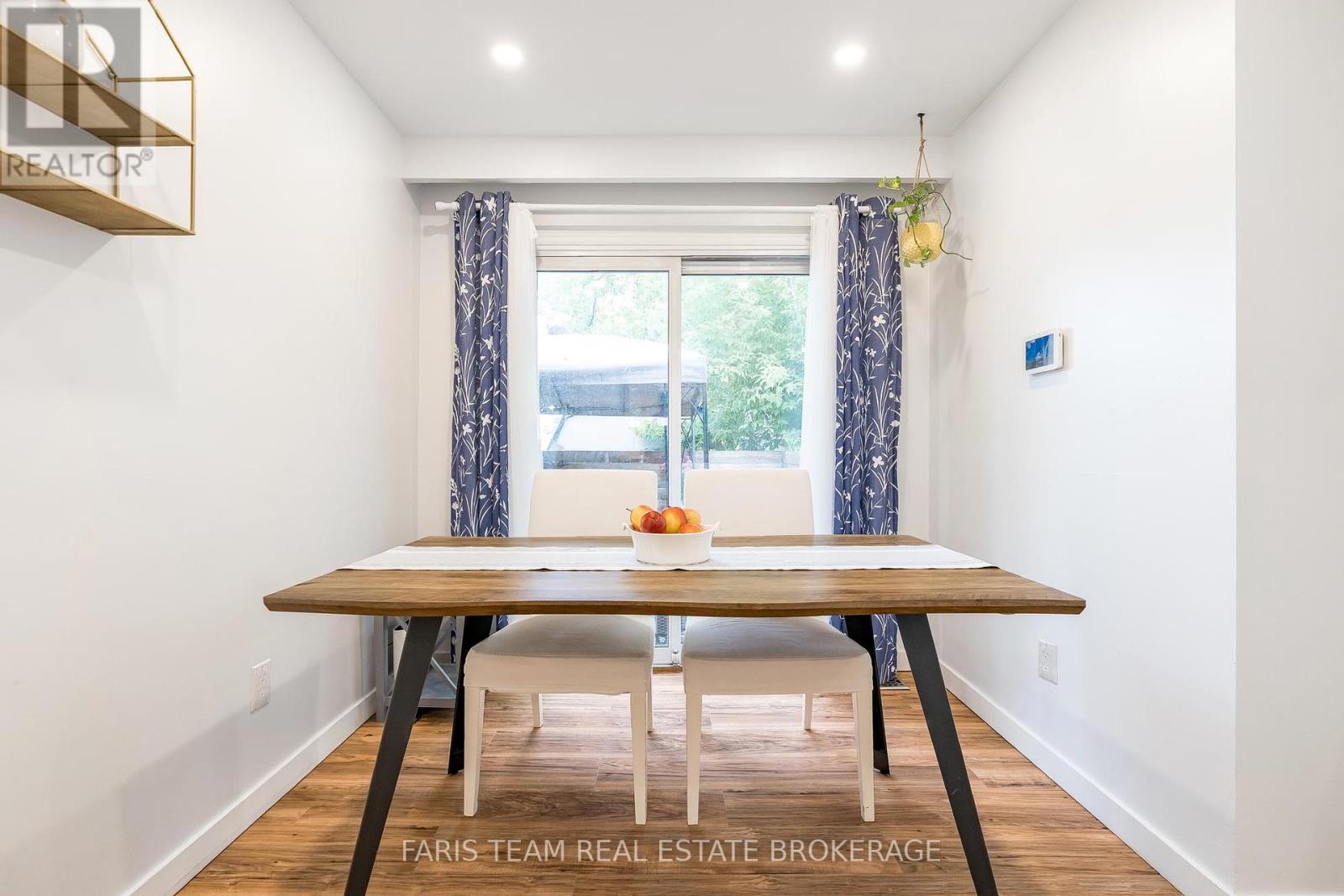 Photo 41 of 4 B Oak Street, Barrie ON