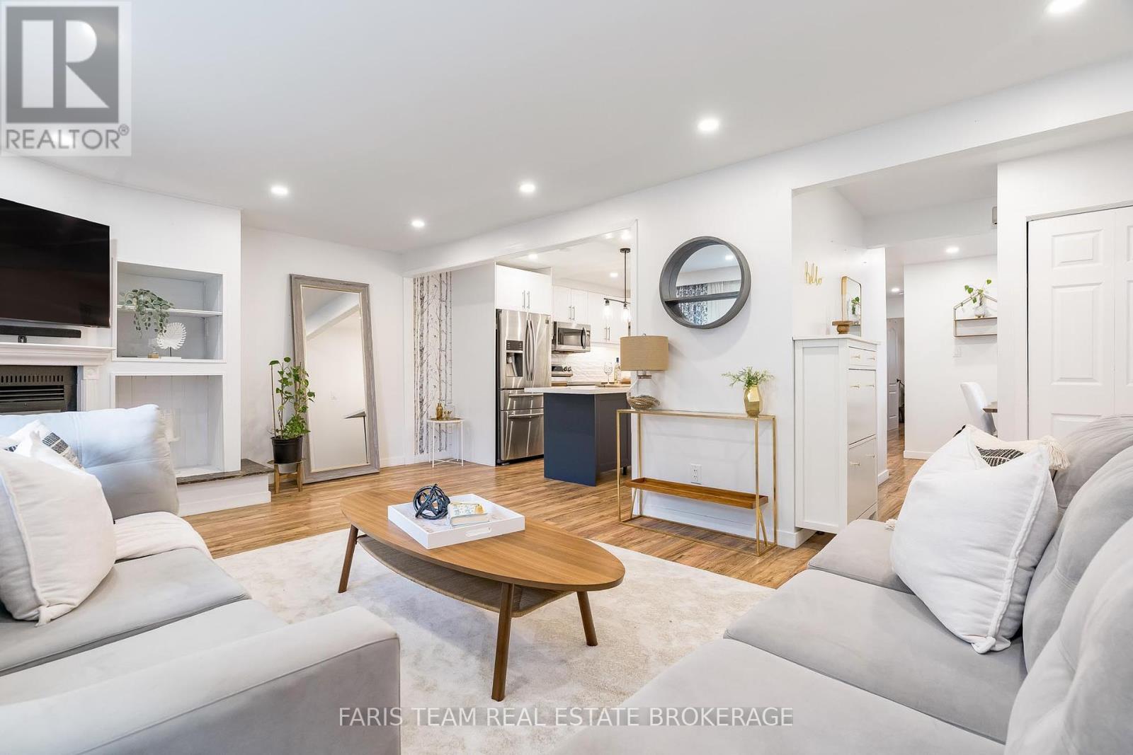 Photo 38 of 4 B Oak Street, Barrie ON