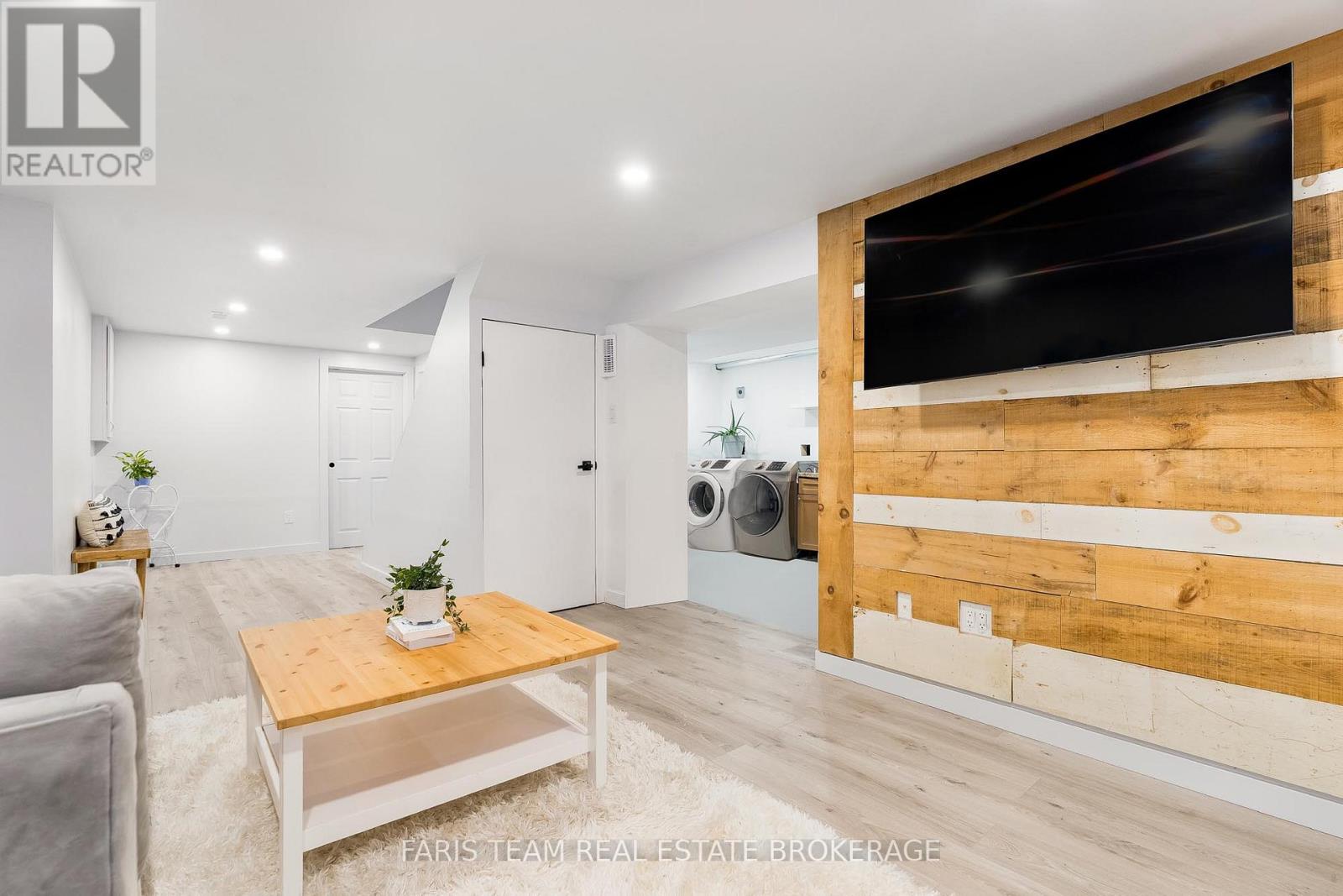 Photo 25 of 4 B Oak Street, Barrie ON
