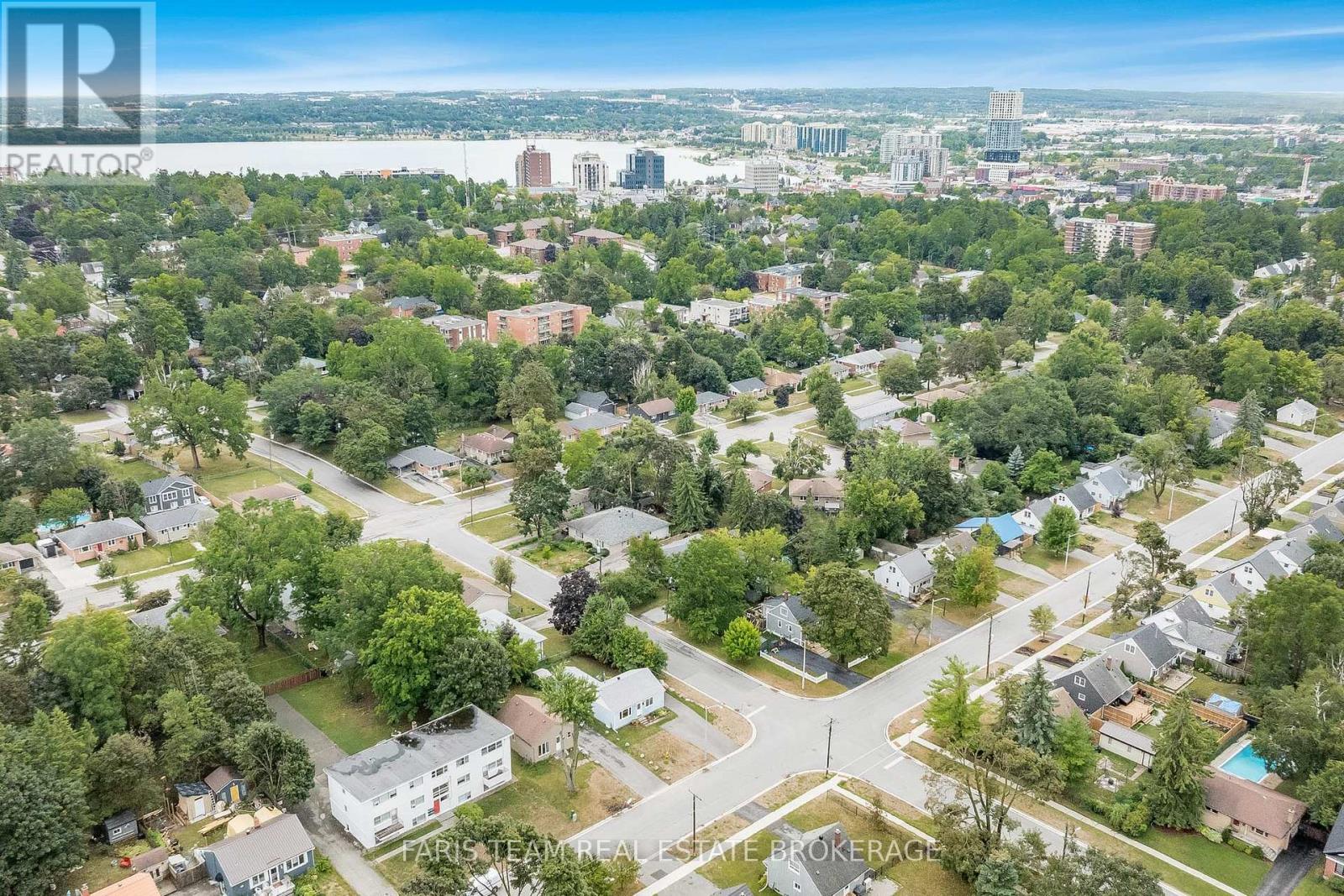 Photo 44 of 4 B Oak Street, Barrie ON