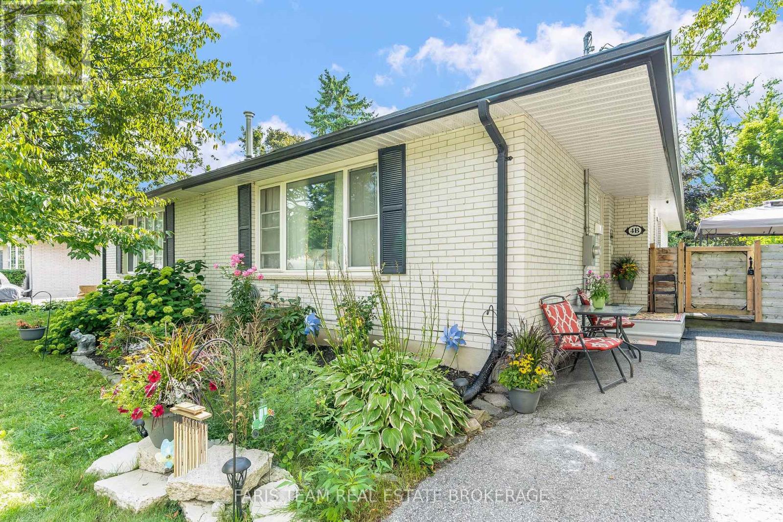 Photo 1 of 4 B Oak Street, Barrie ON