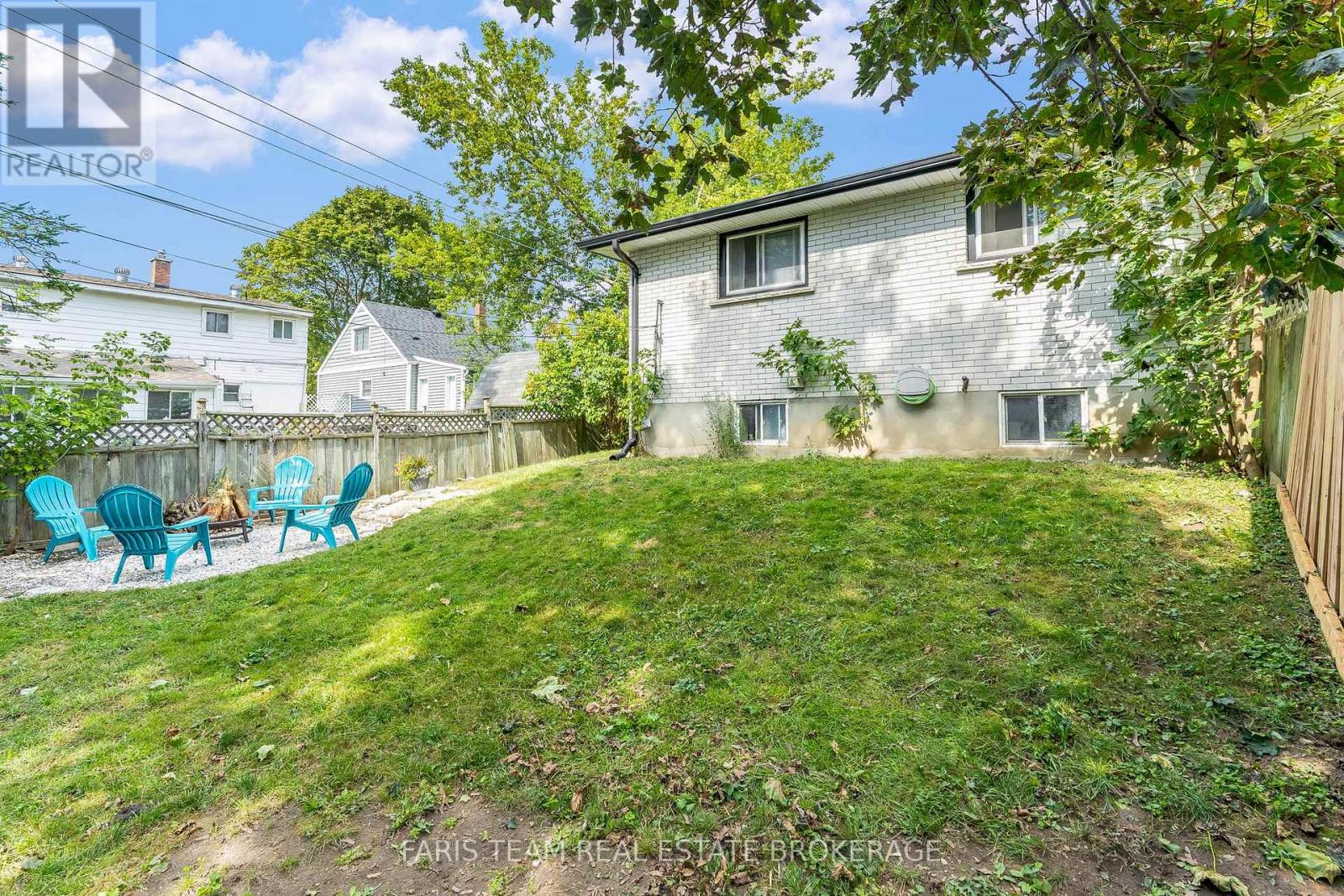 Photo 11 of 4 B Oak Street, Barrie ON