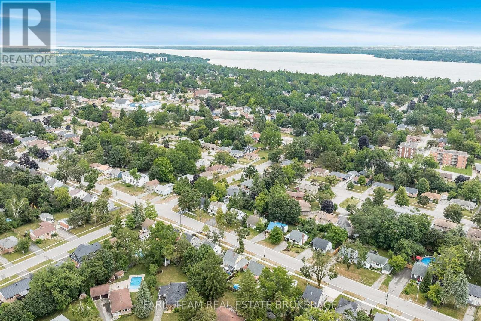 Photo 4 of 4 B Oak Street, Barrie ON