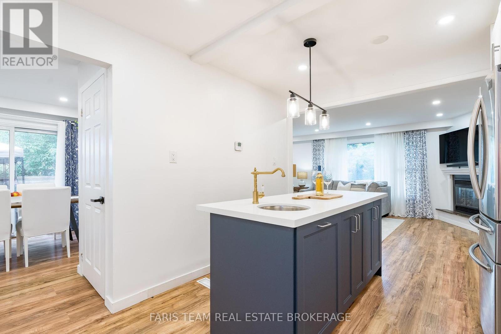 Photo 3 of 4 B Oak Street, Barrie ON
