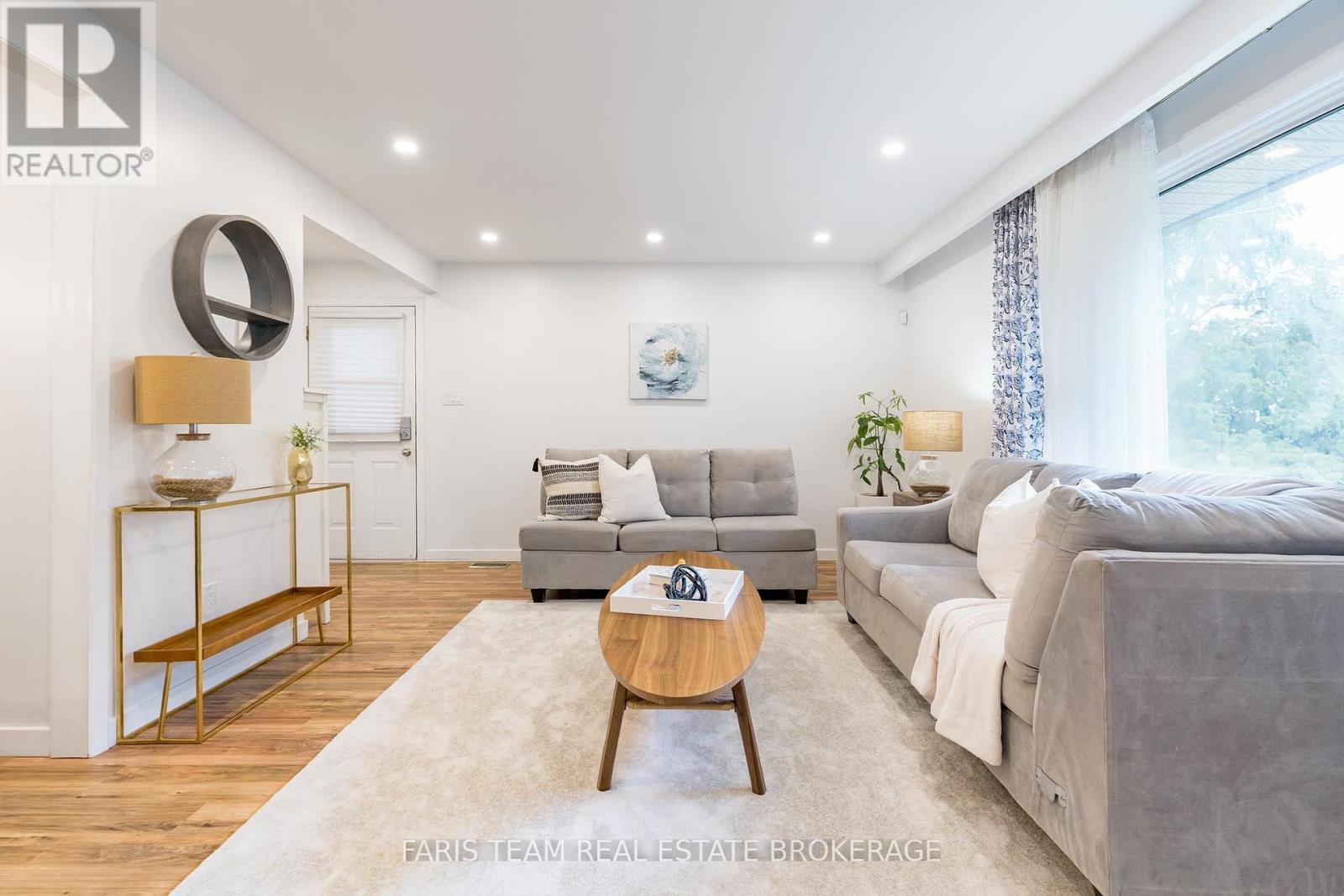 Photo 43 of 4 B Oak Street, Barrie ON