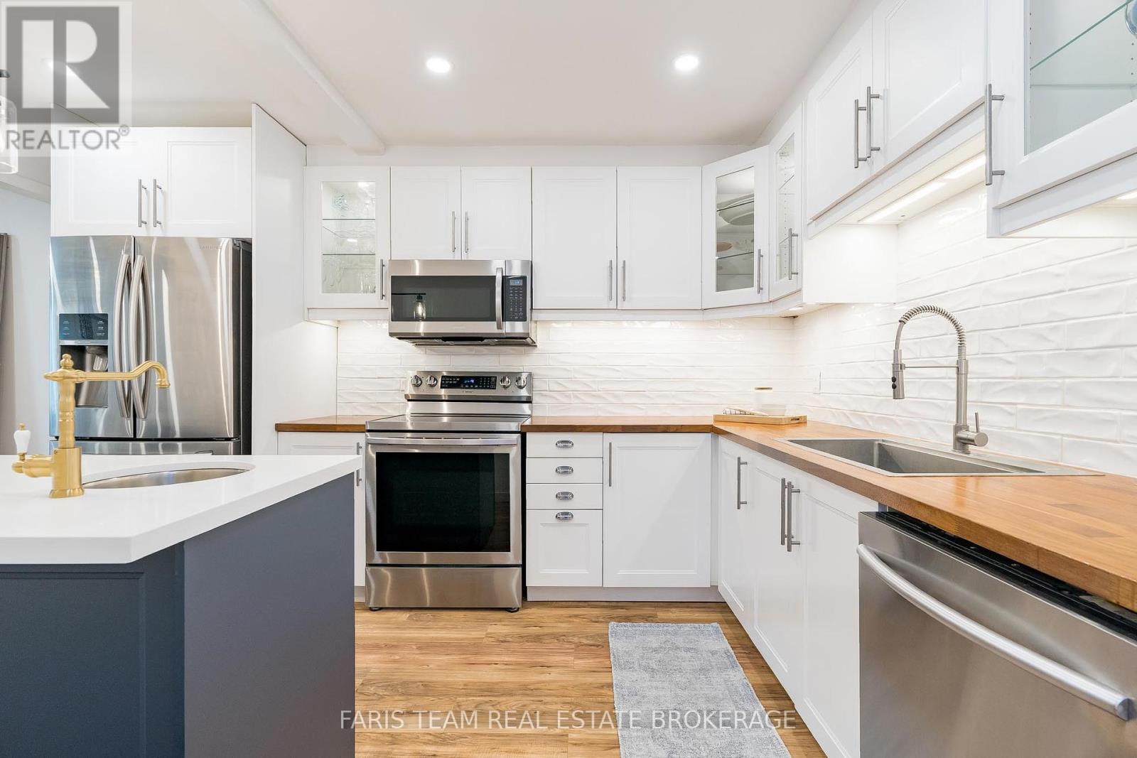 Photo 42 of 4 B Oak Street, Barrie ON