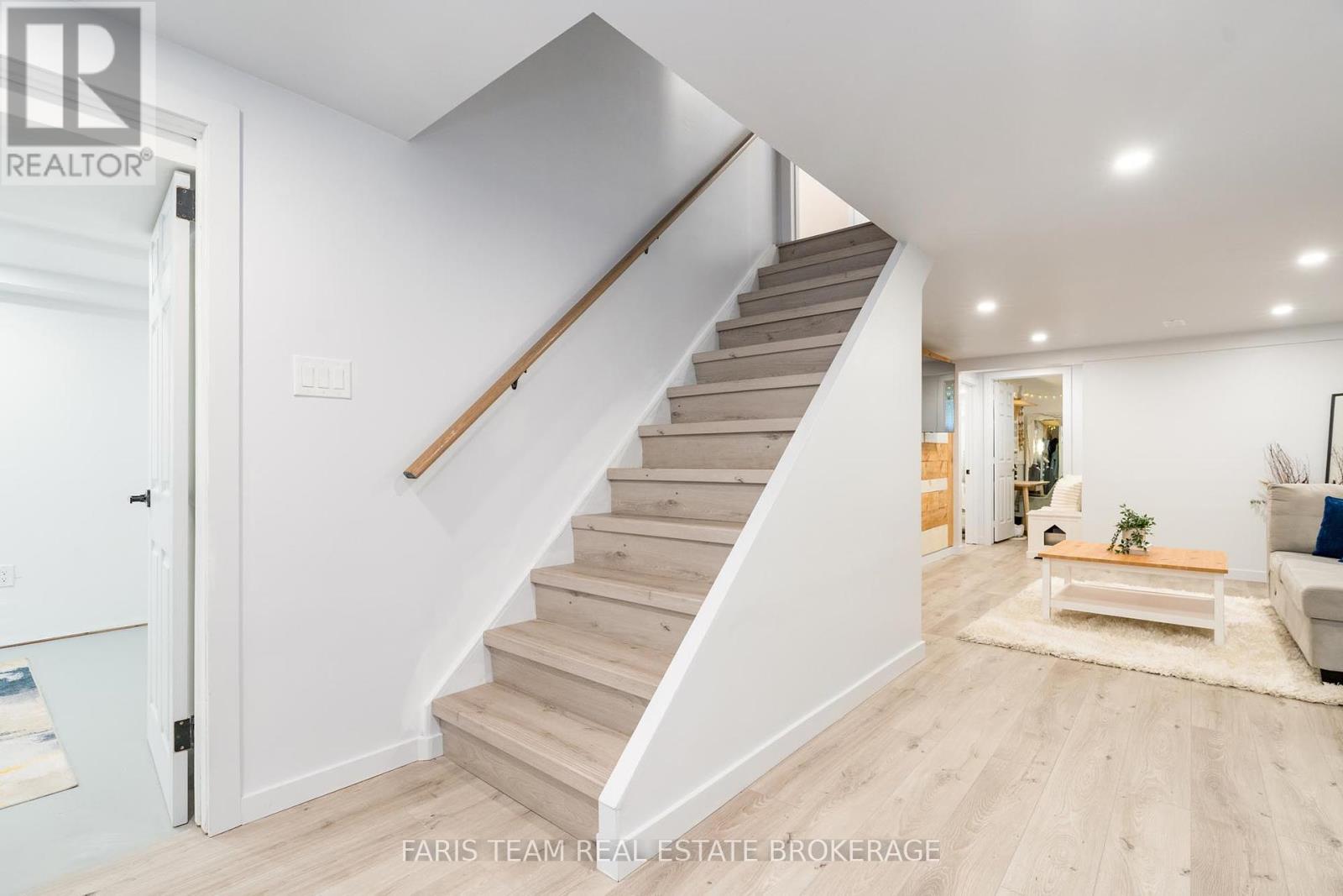 Photo 16 of 4 B Oak Street, Barrie ON