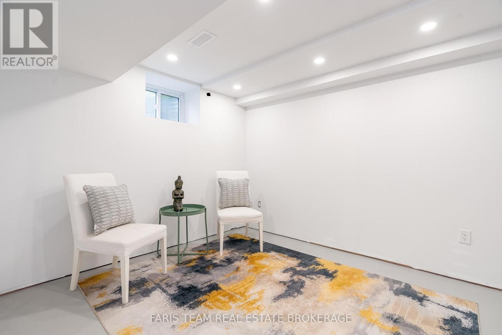 Photo 26 of 4 B Oak Street, Barrie ON