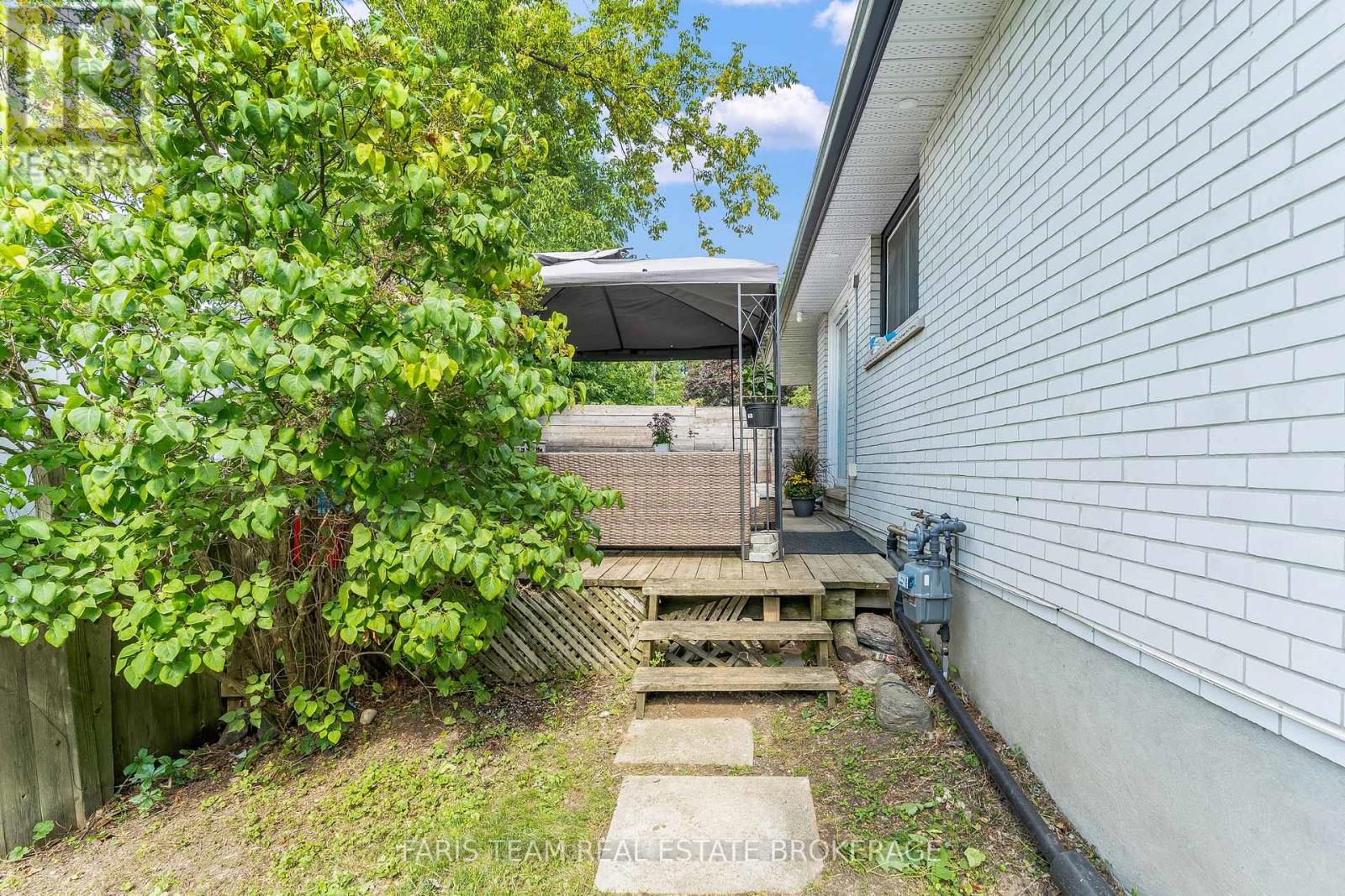 Photo 17 of 4 B Oak Street, Barrie ON