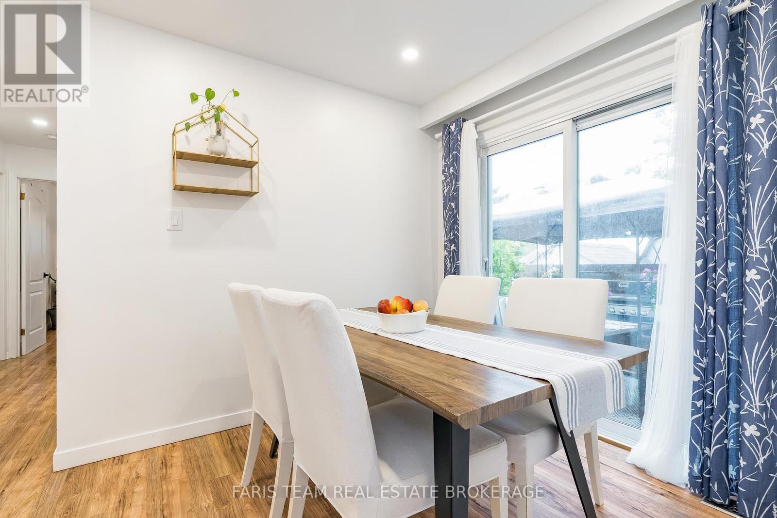 Photo 39 of 4 B Oak Street, Barrie ON
