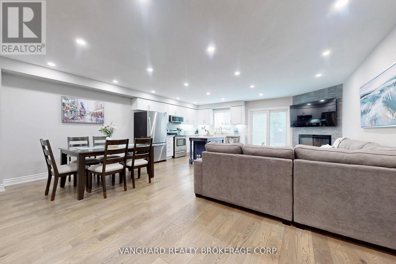 Photo 7 of 117 Gianmarco Way, Vaughan ON