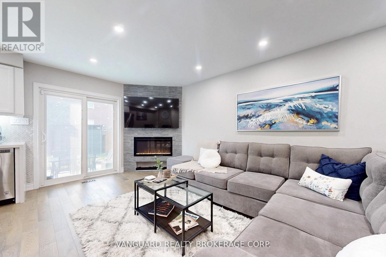 Photo 10 of 117 Gianmarco Way, Vaughan ON