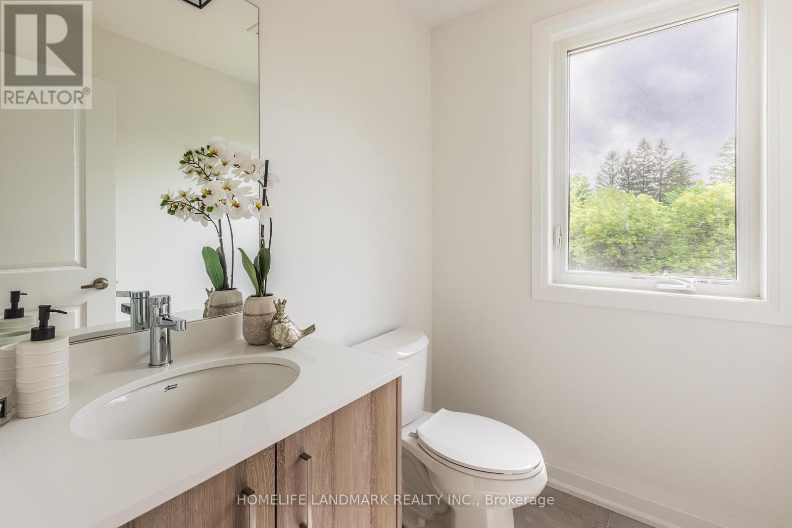 Photo 8 of 20 Persica Street, Richmond Hill ON