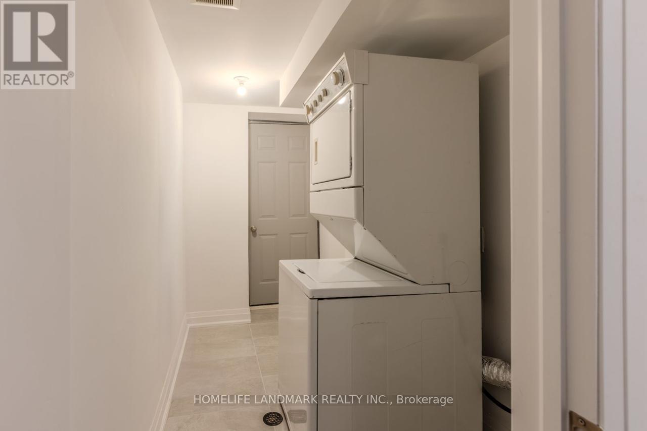 Photo 9 of 20 Persica Street, Richmond Hill ON