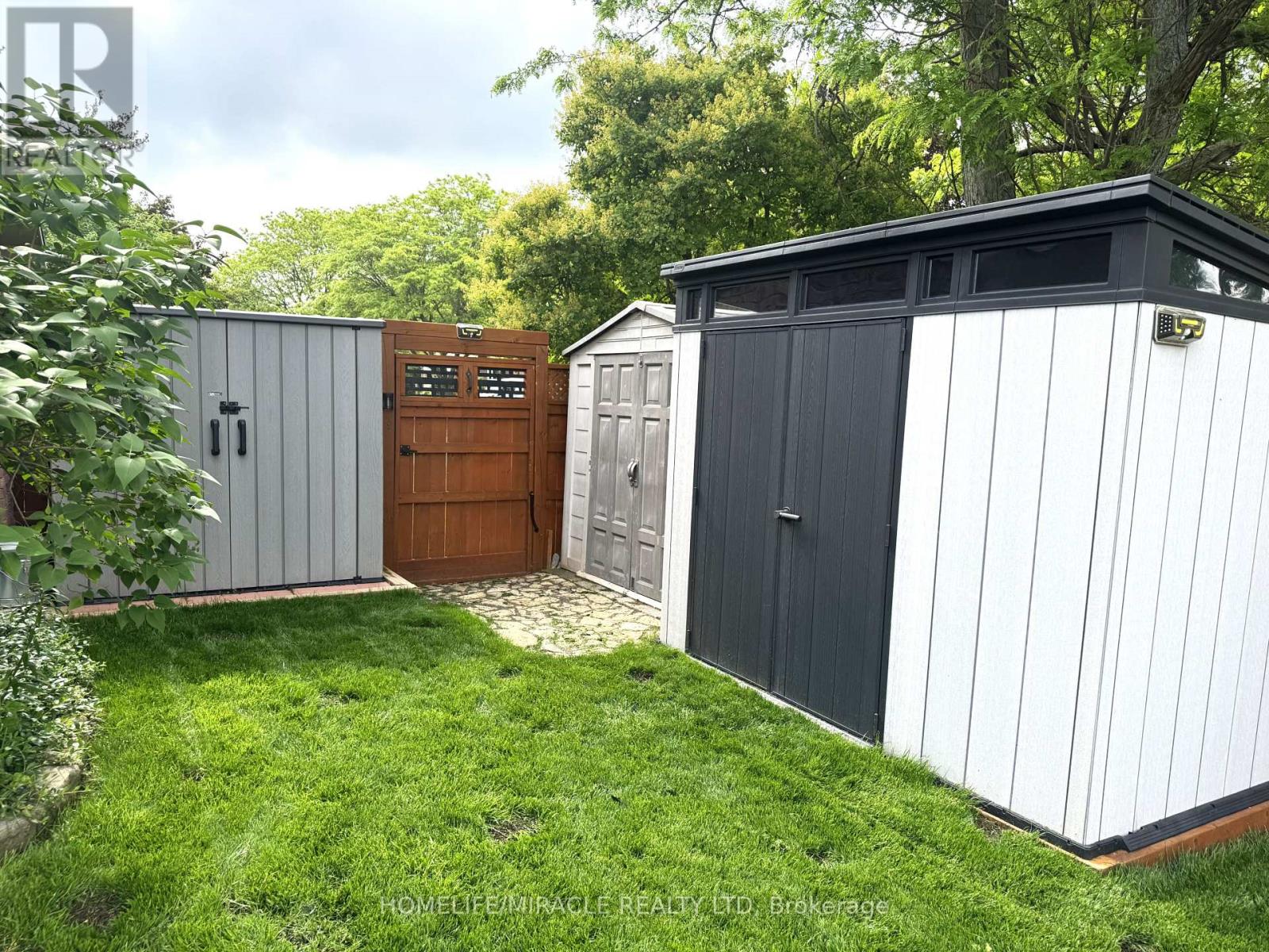 Photo 31 of 104 Stuart Street, Whitchurchstouffville ON