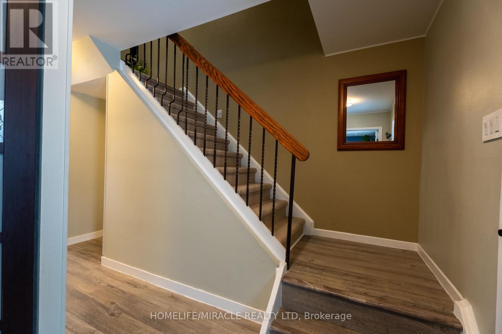 Photo 12 of 104 Stuart Street, Whitchurchstouffville ON