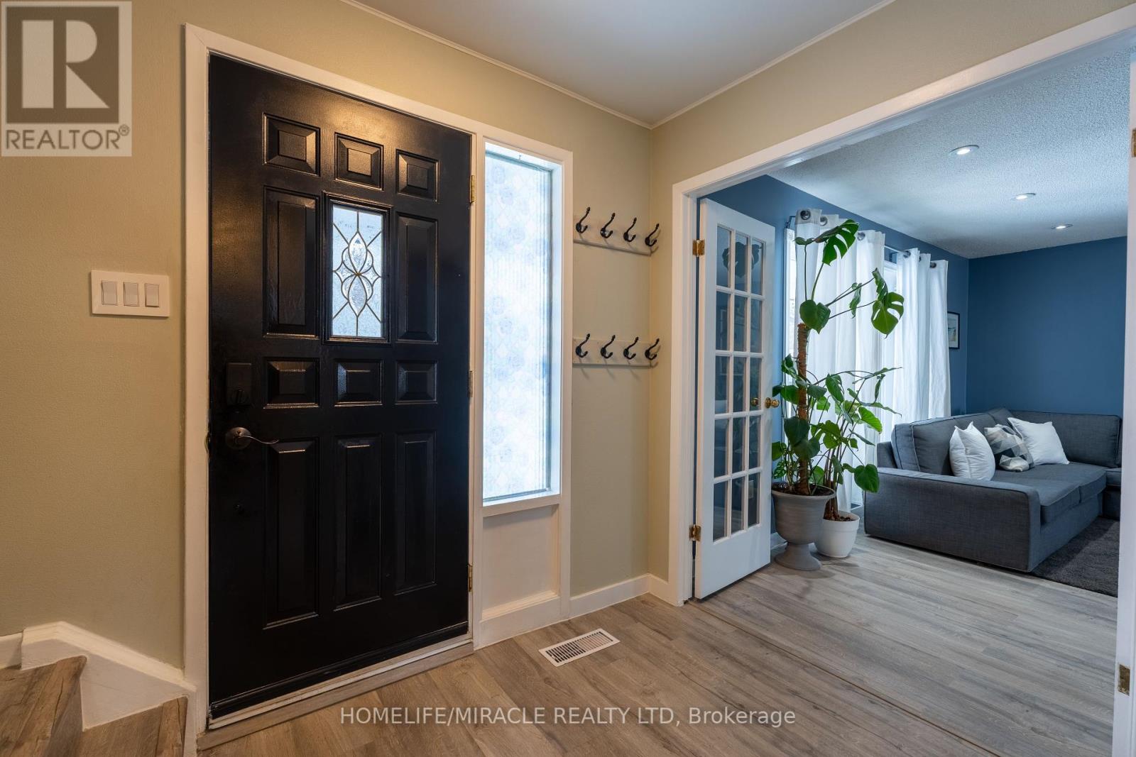 Photo 35 of 104 Stuart Street, Whitchurchstouffville ON