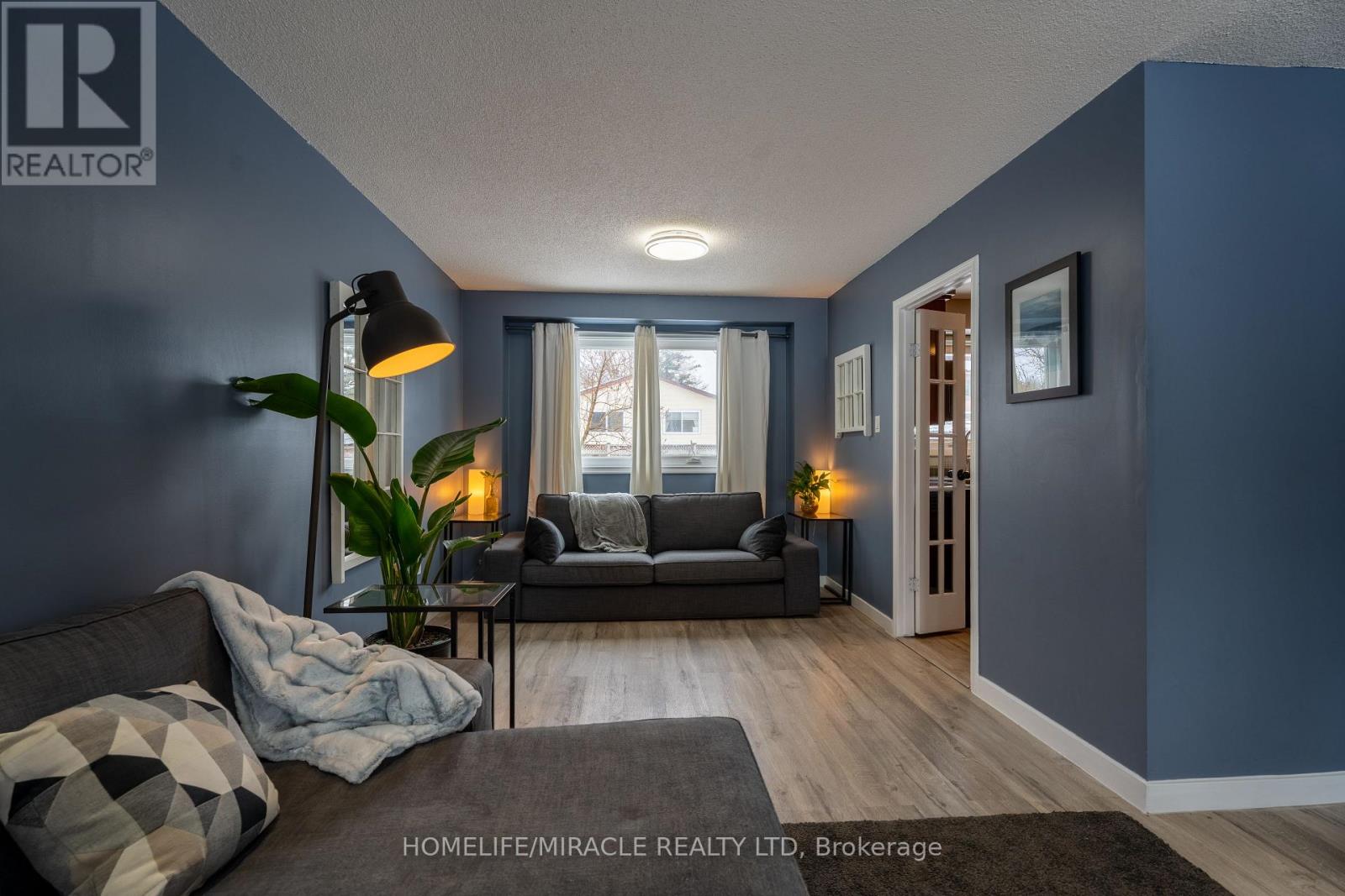 Photo 43 of 104 Stuart Street, Whitchurchstouffville ON