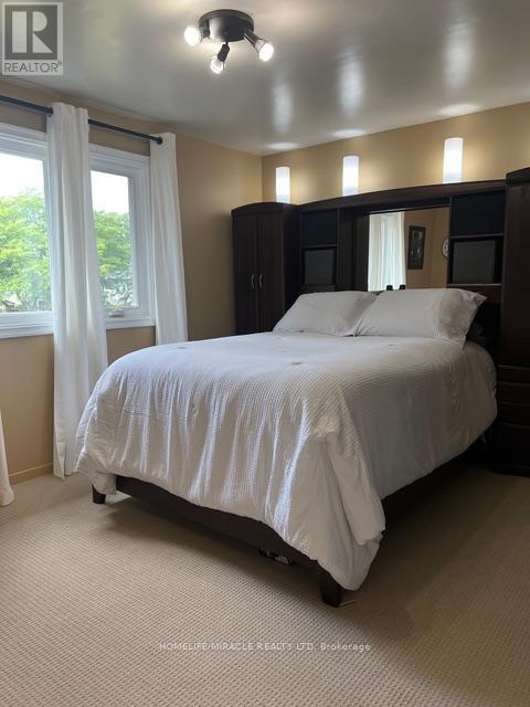 Photo 2 of 104 Stuart Street, Whitchurchstouffville ON