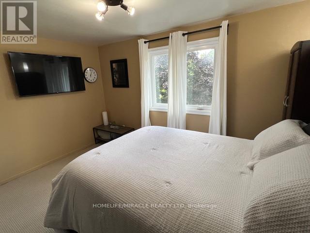 Photo 11 of 104 Stuart Street, Whitchurchstouffville ON