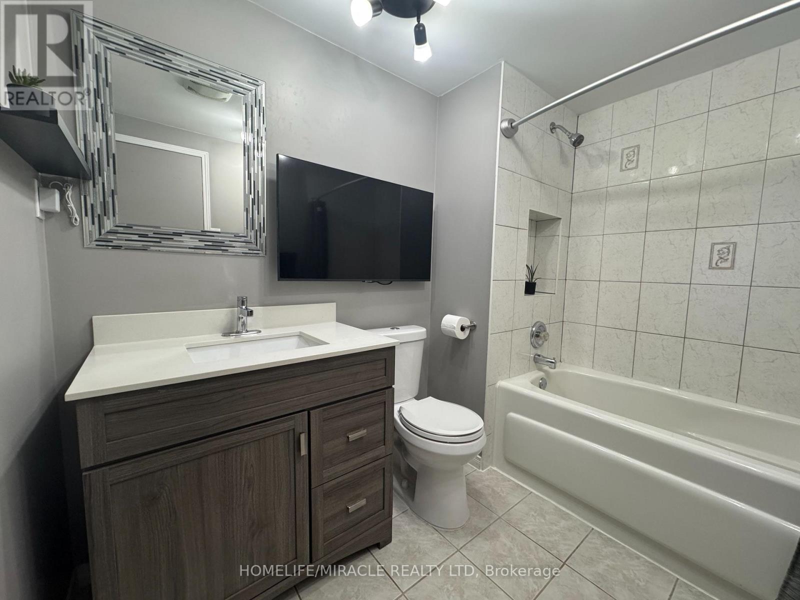 Photo 25 of 104 Stuart Street, Whitchurchstouffville ON