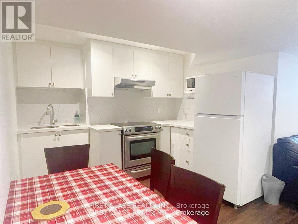 Photo 9 of Bsmt 30 Mocha Crescent, Richmond Hill ON