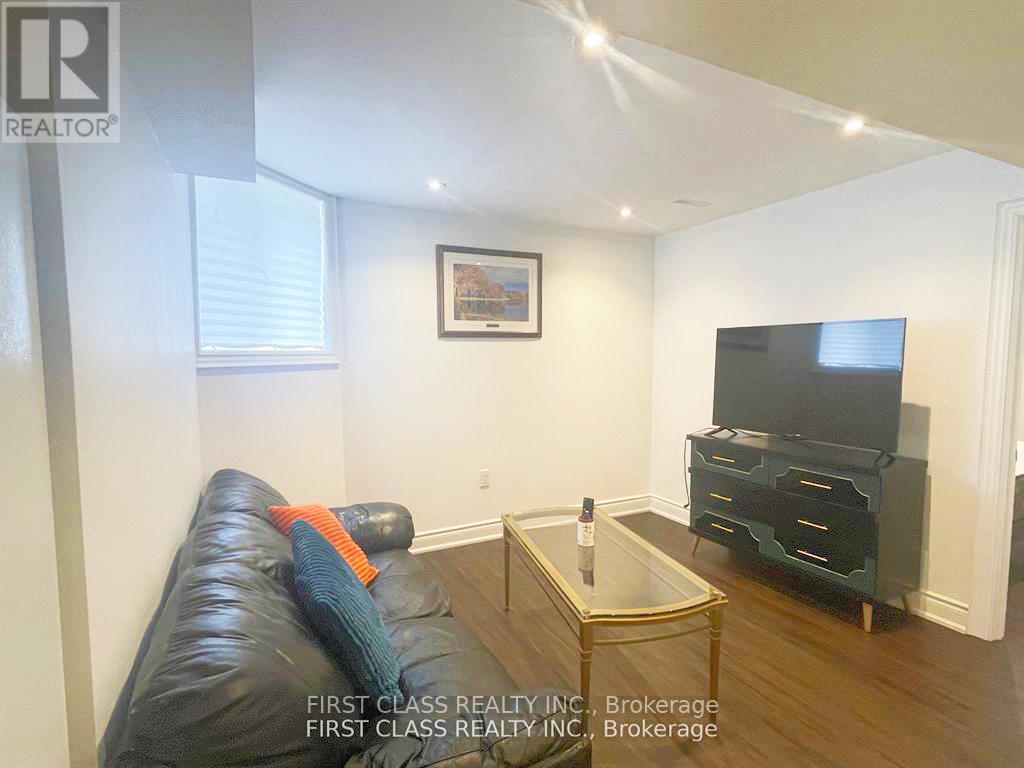 Photo 2 of Bsmt 30 Mocha Crescent, Richmond Hill ON