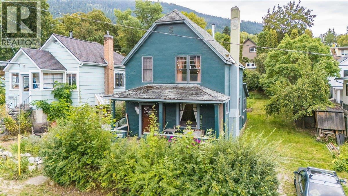 Photo 33 of 222 Observatory Street, Nelson BC