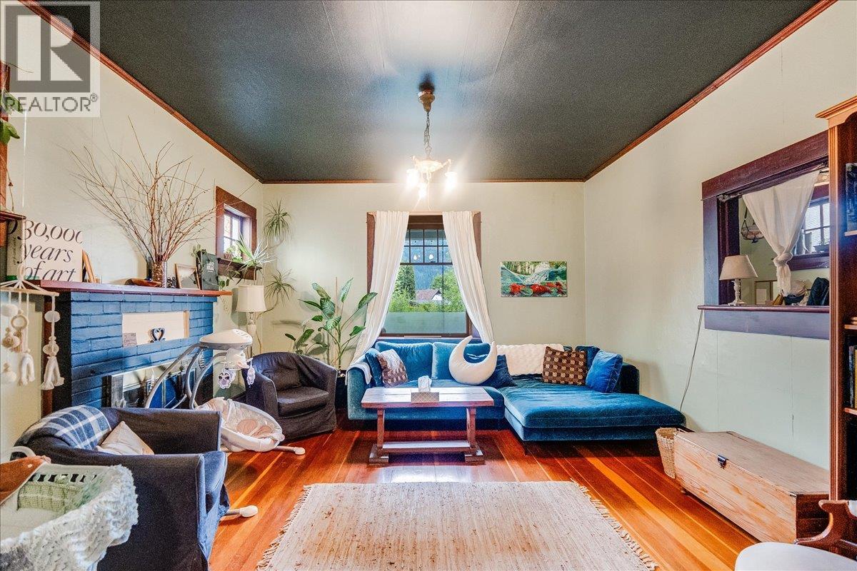 Photo 5 of 222 Observatory Street, Nelson BC