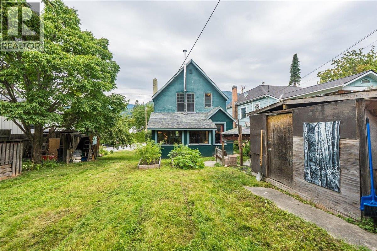 Photo 7 of 222 Observatory Street, Nelson BC