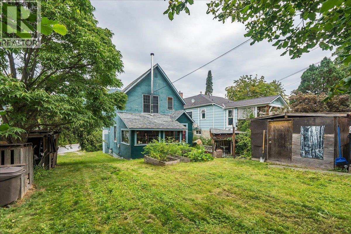 Photo 4 of 222 Observatory Street, Nelson BC