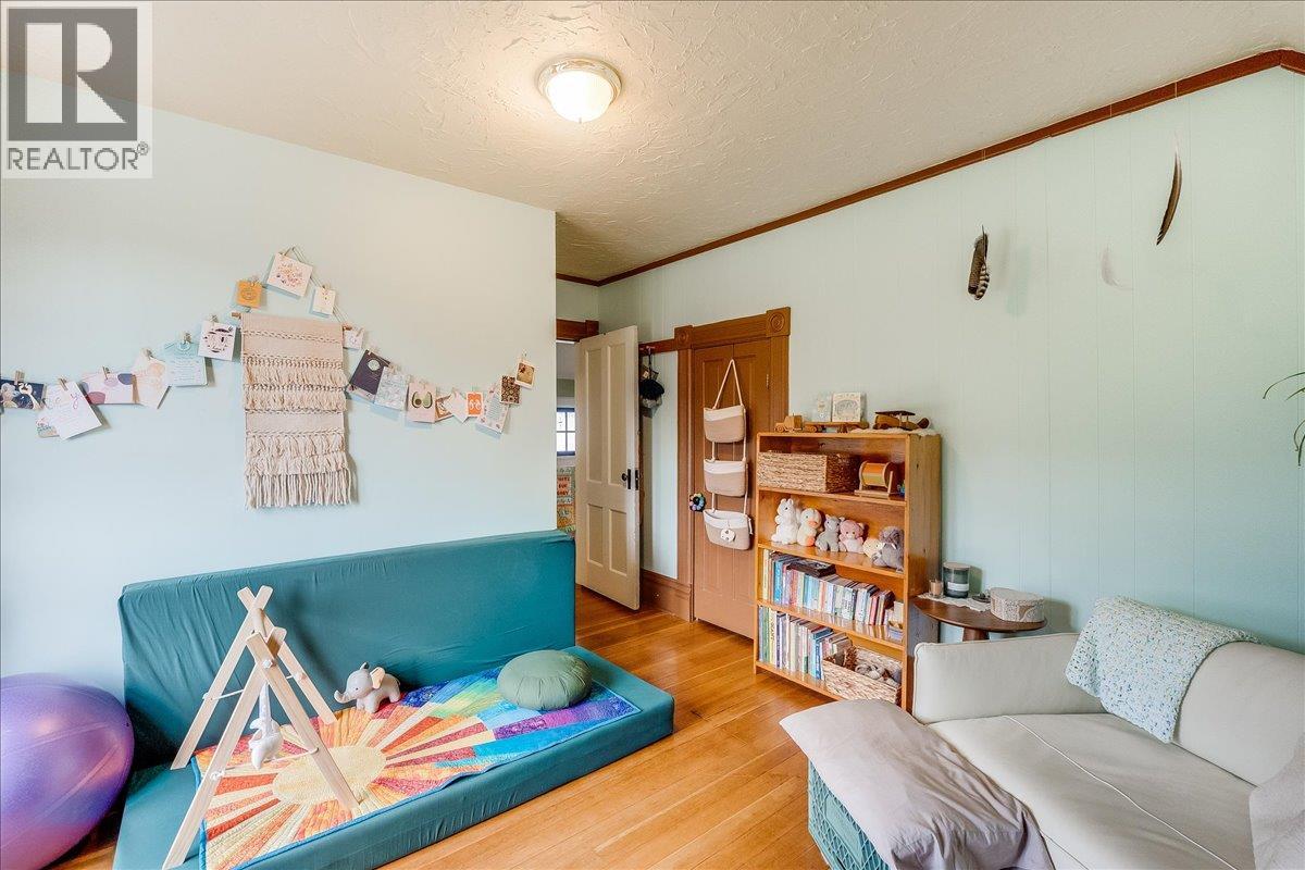 Photo 12 of 222 Observatory Street, Nelson BC