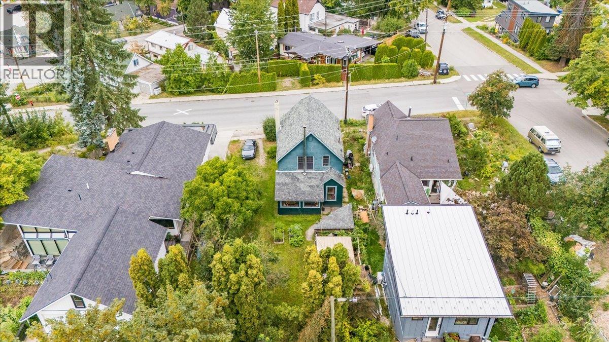 Photo 9 of 222 Observatory Street, Nelson BC