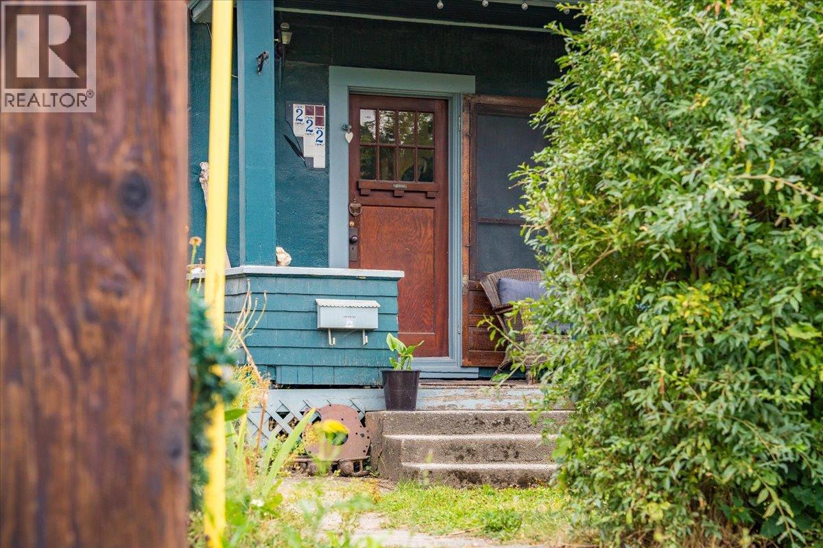 Photo 2 of 222 Observatory Street, Nelson BC