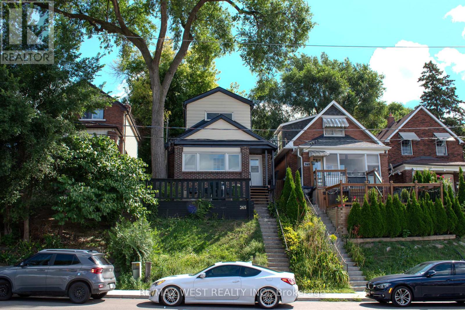 Photo 5 of 365 Silverthorn Avenue, Toronto ON