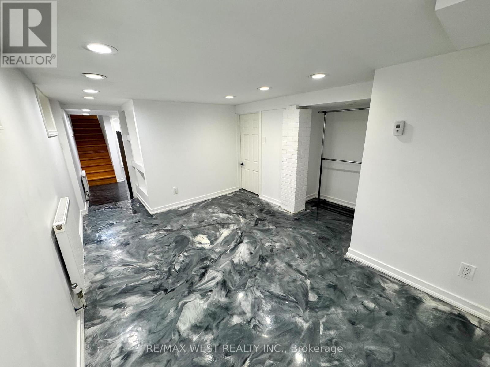 Photo 10 of 365 Silverthorn Avenue, Toronto ON