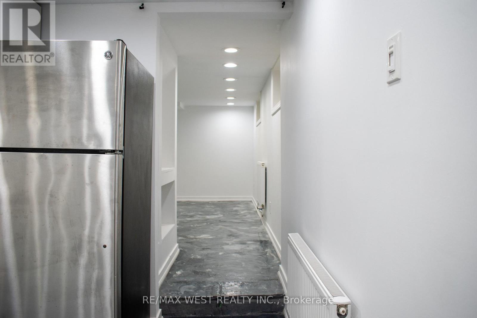 Photo 9 of 365 Silverthorn Avenue, Toronto ON
