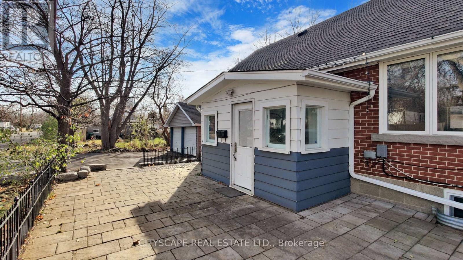 Photo 20 of 39 Woodward Avenue, Brampton ON