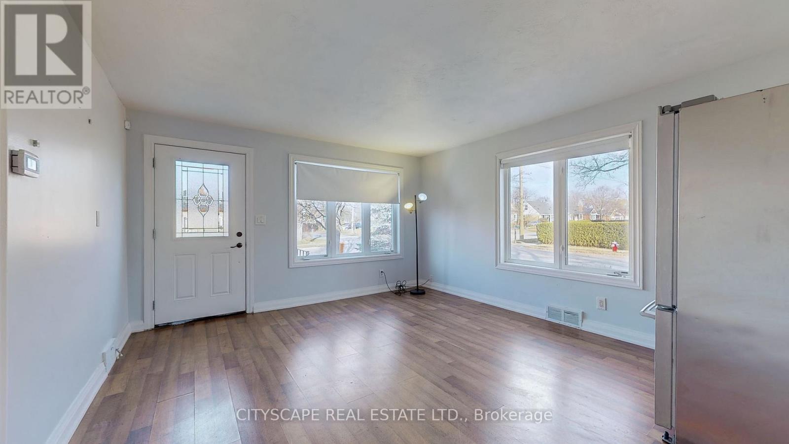 Photo 25 of 39 Woodward Avenue, Brampton ON