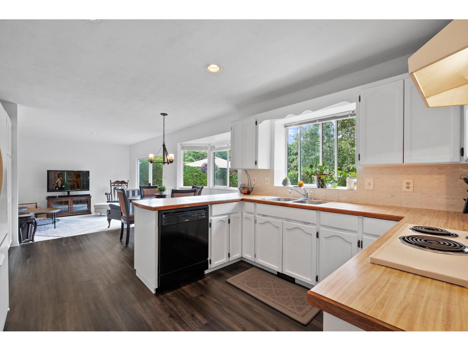 Photo 11 of 2304 151 A Street, Surrey BC